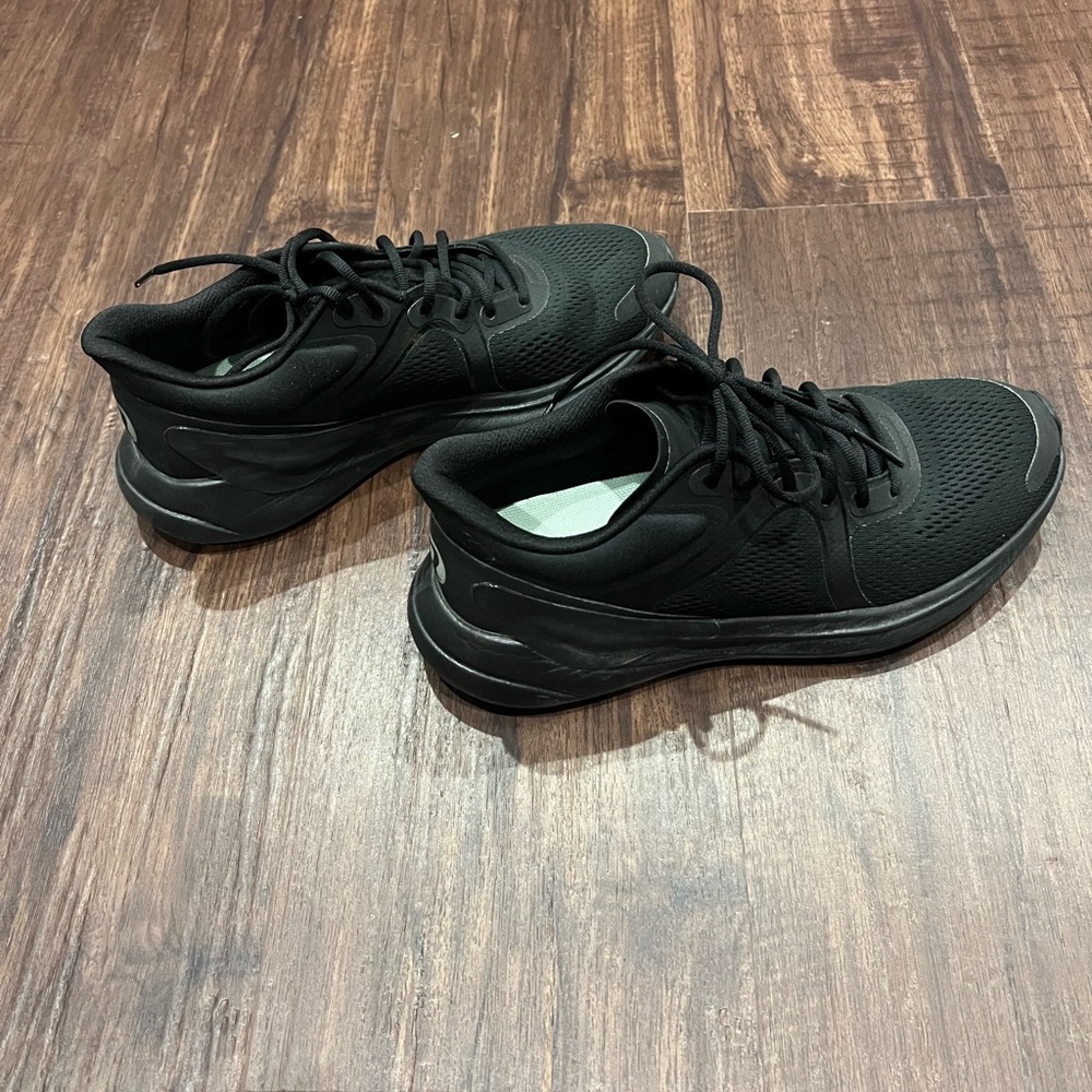 Lululemon black blissfeel shoes size 9!